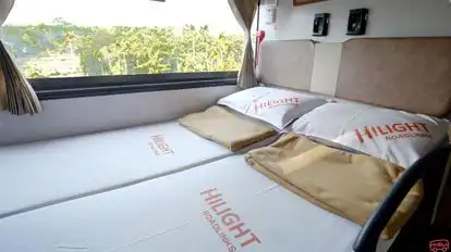 Hilight Roadlinks Bus-Front Image