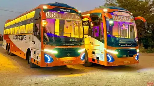 B.R. Travels Bus-Front Image
