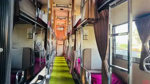 AL AYAAN TRAVELS Bus-Front Image