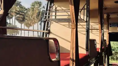 AL AYAAN TRAVELS Bus-Side Image