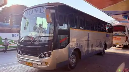 HONEY TRAVELS Bus-Side Image