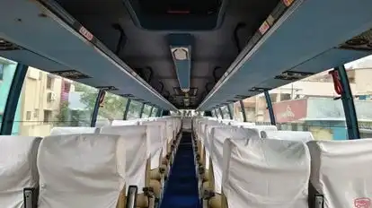 KALLAZHAGAR TRAVELS Bus-Front Image
