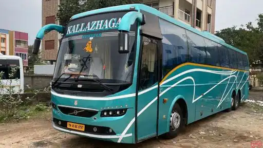 KALLAZHAGAR TRAVELS Bus-Front Image