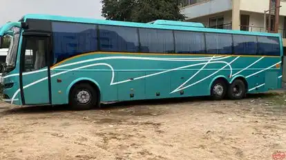KALLAZHAGAR TRAVELS Bus-Side Image