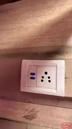 Royal Travels Mumbai Bus-Amenities Image