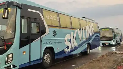 SKYLINE Roadways Bus-Side Image