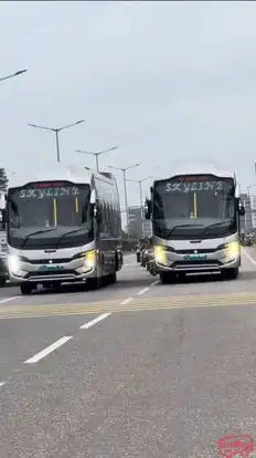 SKYLINE Roadways Bus-Front Image
