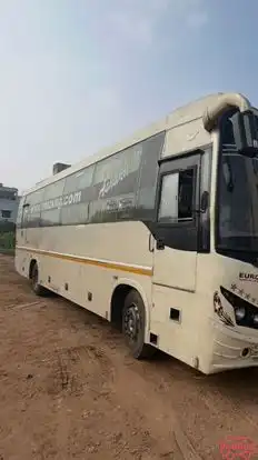 Aarupadai Travels Bus-Side Image