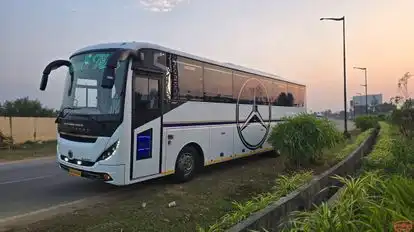 Green tree tours and travels Bus-Front Image