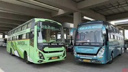 DWARKESH EXPRESS TRAVELS Bus-Front Image