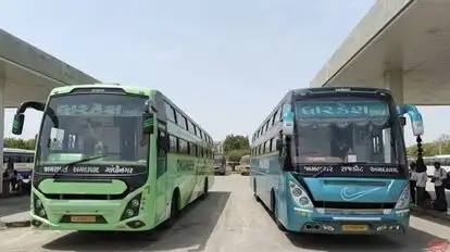 DWARKESH EXPRESS TRAVELS Bus-Front Image