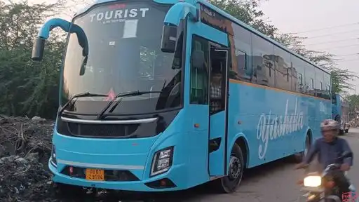 YASHIKA TRAVEL LINE INDIA Bus-Front Image