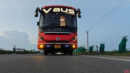 V Bus Holidays Bus-Front Image