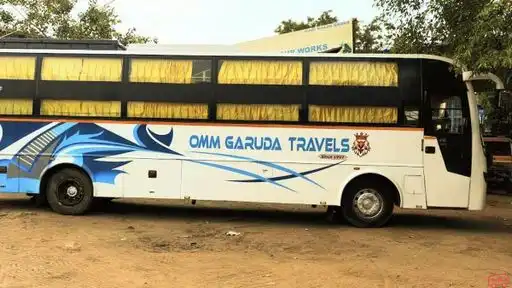 OOM GARUDA TOURS AND TRAVELS Bus-Front Image