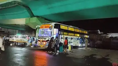 OOM GARUDA TOURS AND TRAVELS Bus-Side Image