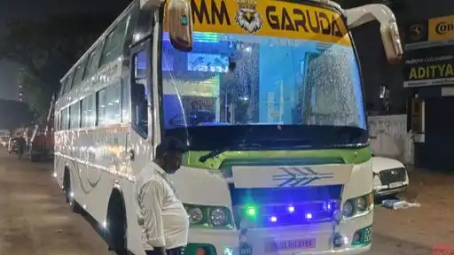 OOM GARUDA TOURS AND TRAVELS Bus-Front Image