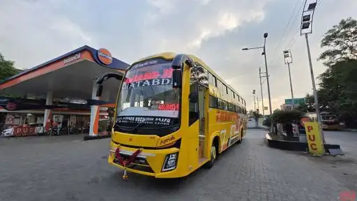 Sahu Ji Tour & Travels Bus-Front Image