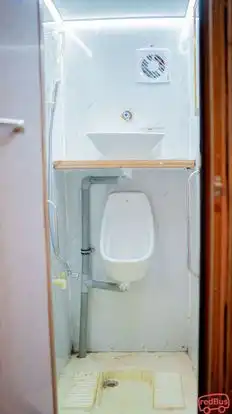 Shiv Ganga Express Bus-Amenities Image