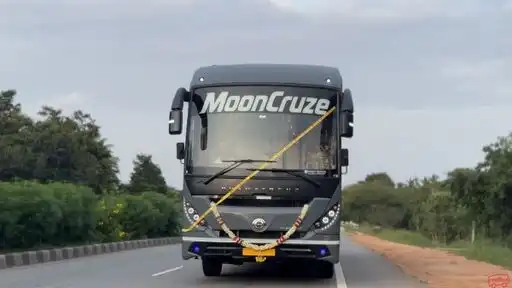 Mooncruze Xpressline Bus-Front Image