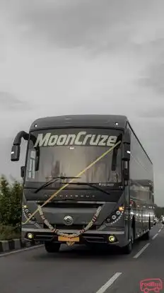 Mooncruze Xpressline Bus-Front Image