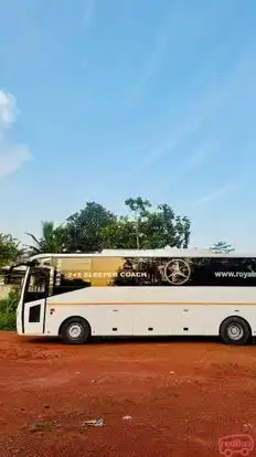 Royal Road Runners Bus-Side Image