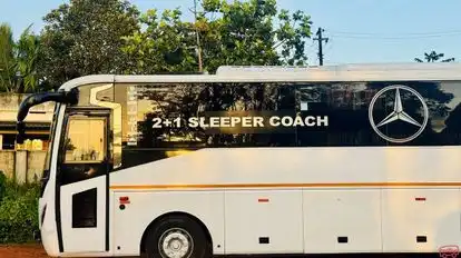 Royal Road Runners Bus-Side Image