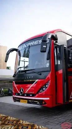 G8 Express Bus-Front Image
