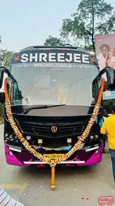 SHREEJEE TRAVELS Bus-Front Image
