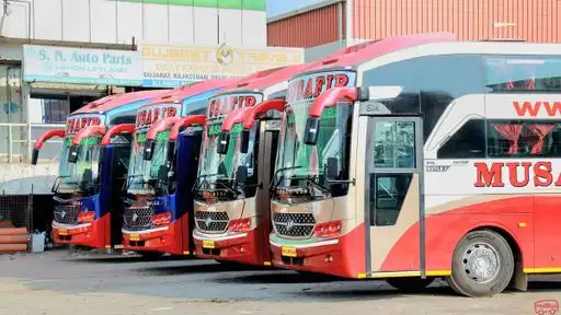 Musafir Travels Bus-Front Image