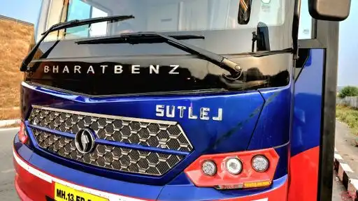 Musafir Travels Bus-Front Image