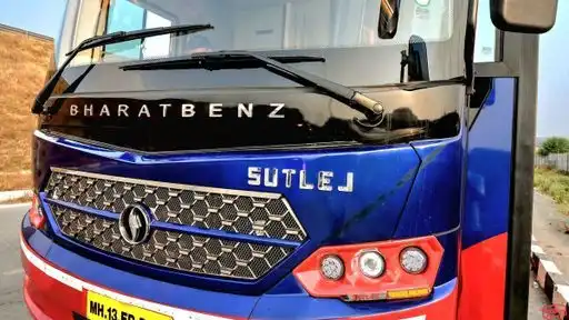 Musafir Travels Bus-Front Image