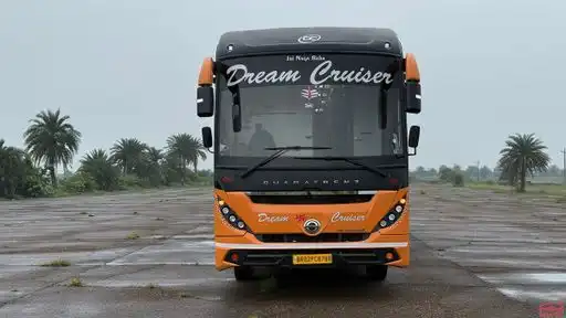 Dream Cruiser Bus-Front Image