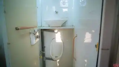 SUPREME TRAVELS Bus-Amenities Image