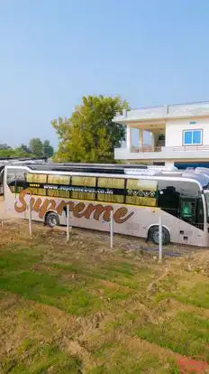 SUPREME TRAVELS Bus-Front Image