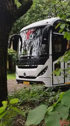 UFO Bus Bus-Front Image