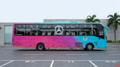 UFO Bus Bus-Side Image
