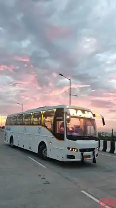 YUVAN RAJA TRAVELS Bus-Side Image