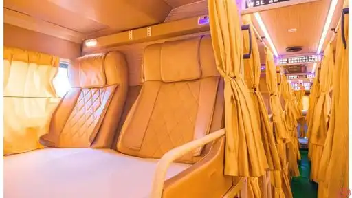 Geeta Tours & Travels Bus-Front Image