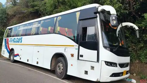 RR Holidays  Bus-Front Image