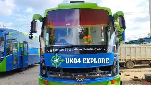 UK04 EXPLORE TOUR AND TRAVELS AGENCY Bus-Front Image