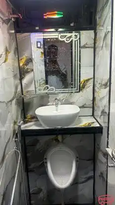 M L Sharma Travels Bus-Front Image