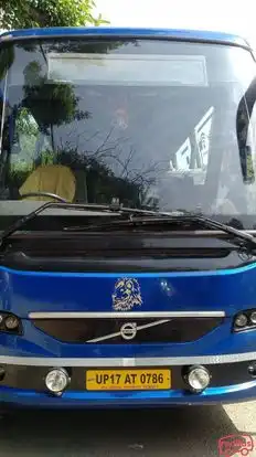 Leobus india Bus-Front Image