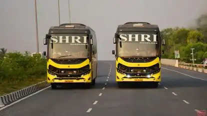 SHRI ROADLINES Bus-Front Image