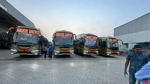 SREEDEVI EXPRESS Bus-Front Image