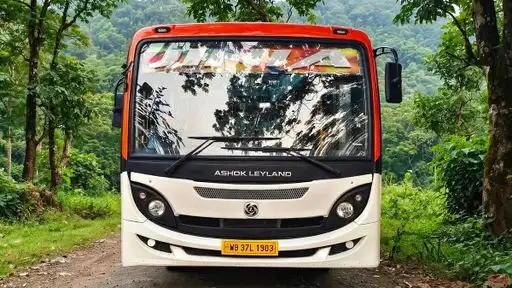 JINIA TRAVELS Bus-Front Image