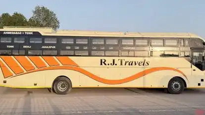R.J. SAMA TRAVELS Bus-Side Image