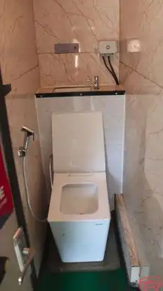 DHANALAKSHMI TRAVELS Bus-Amenities Image