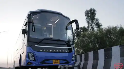 Shrinath Solitaire Bus-Front Image