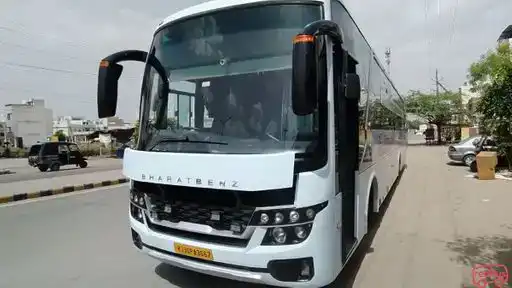 Shrinath Solitaire Bus-Front Image