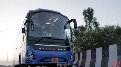Shrinath Solitaire Bus-Front Image